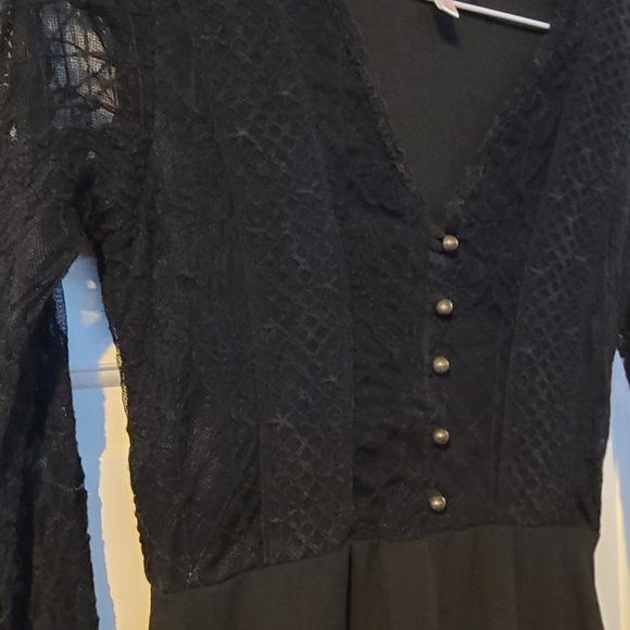 Simple Black Lace Sleeve Dress - Picture 3 of 3